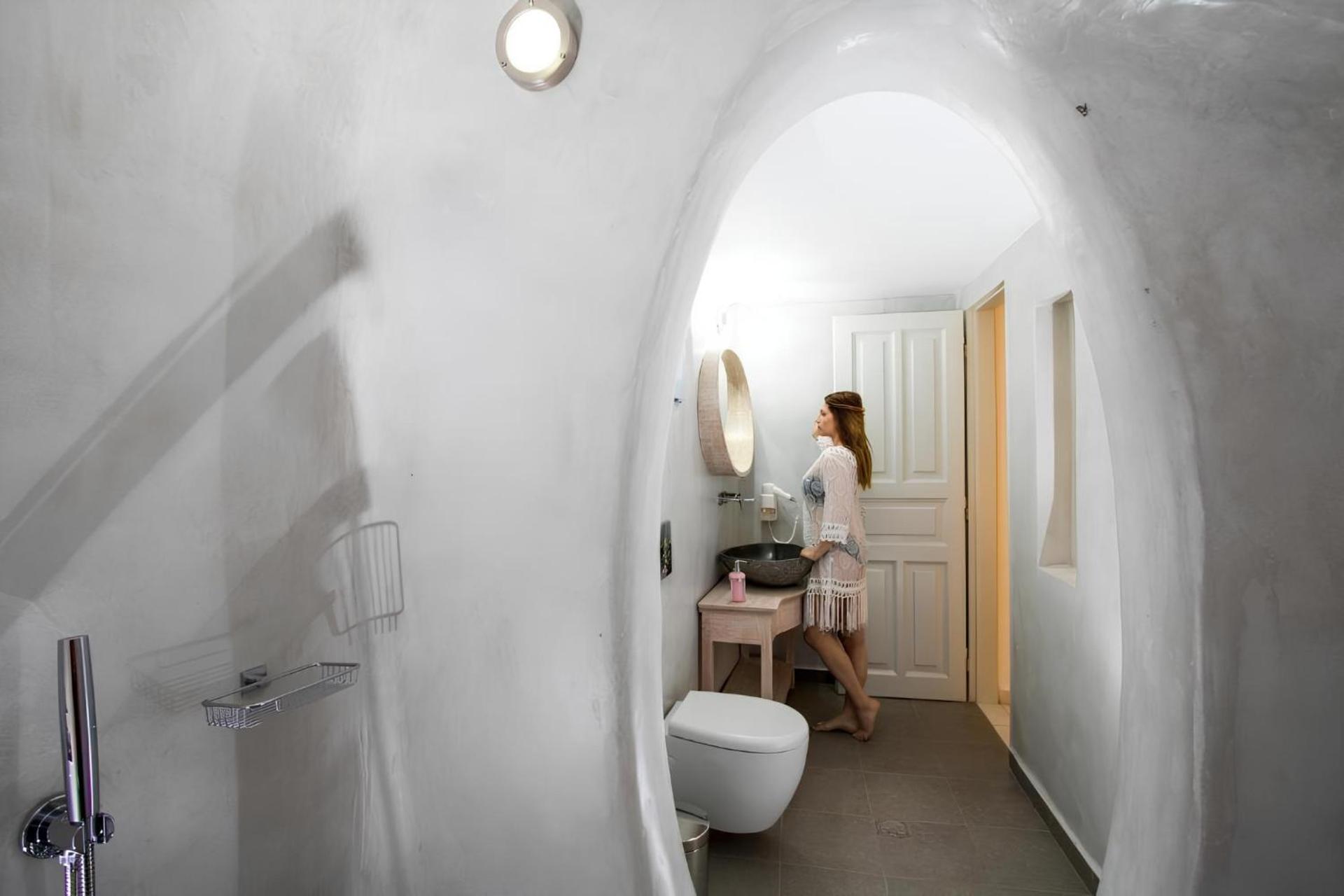 Erato Apartments - Photo 16