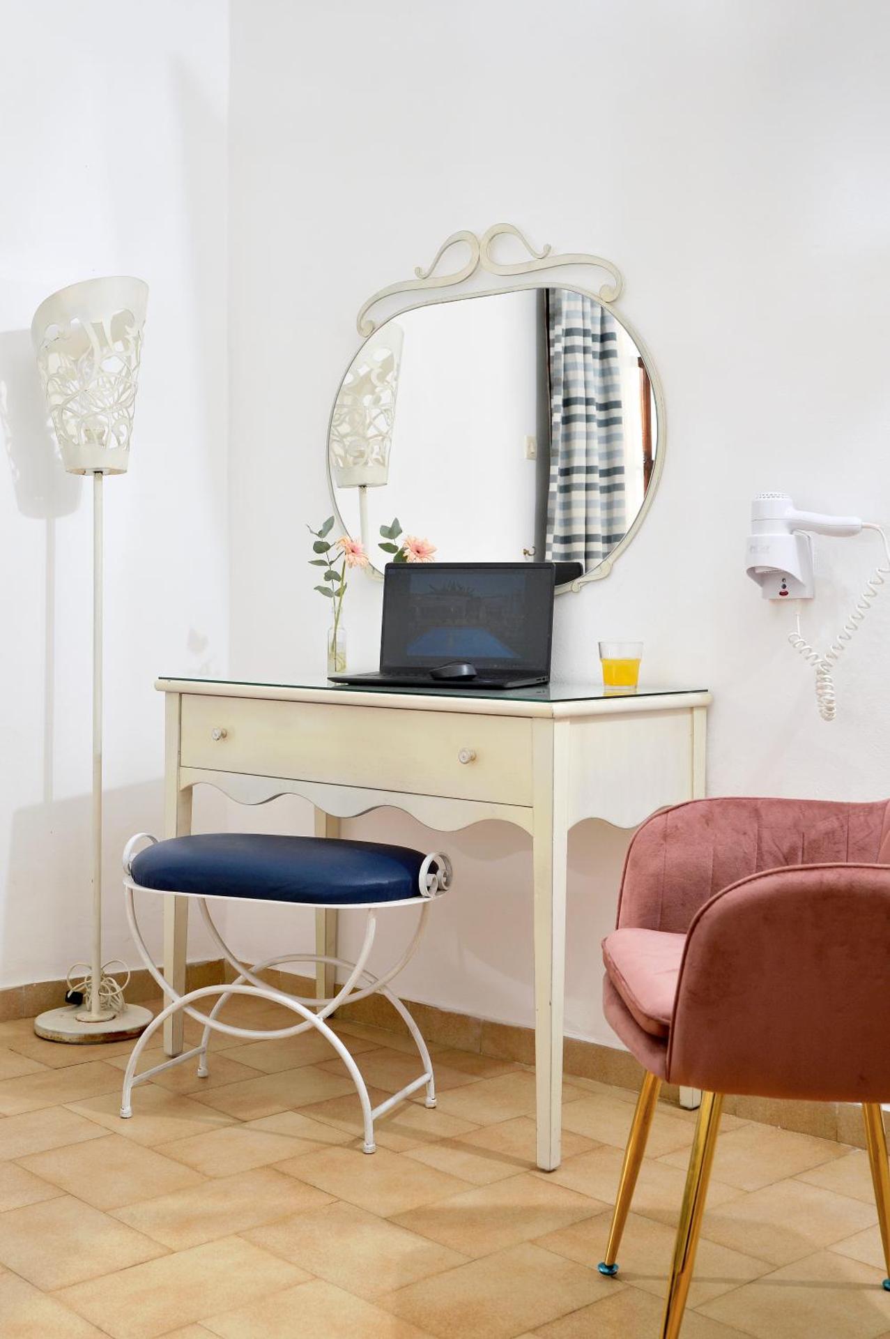 Vasilaras Hotel - Photo 103