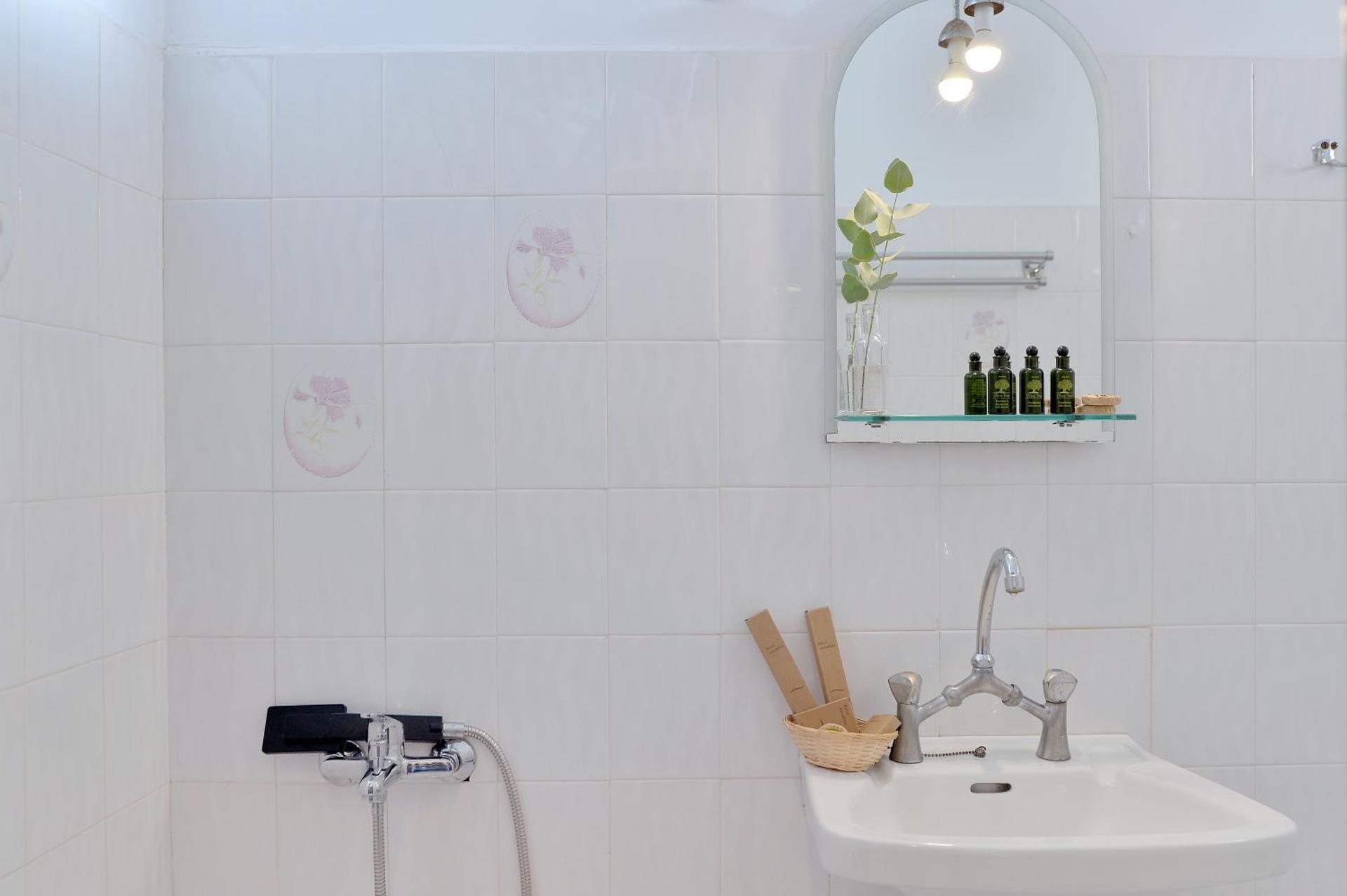 Vasilaras Hotel - Photo 12