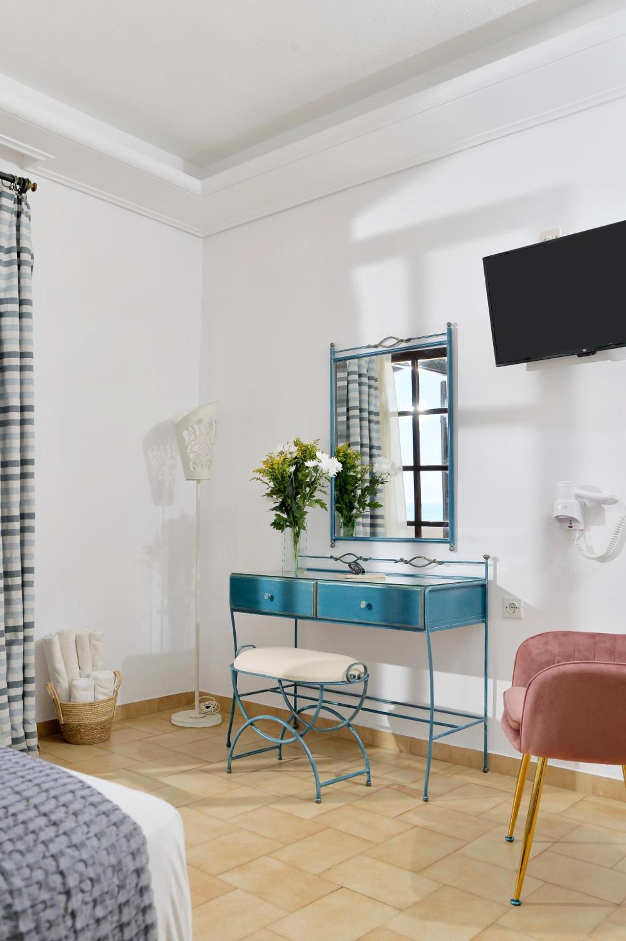 Vasilaras Hotel - Photo 18