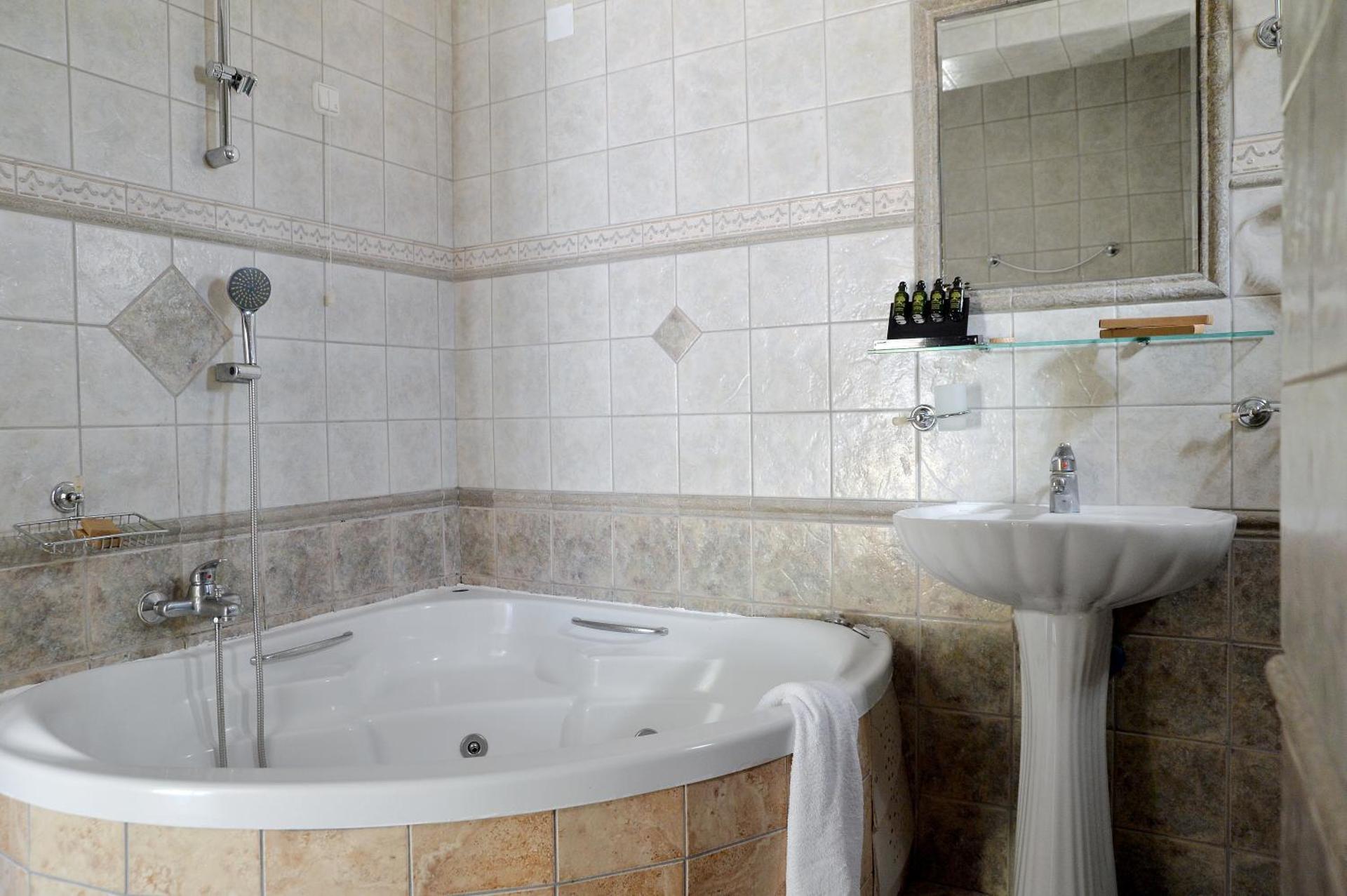 Vasilaras Hotel - Photo 40