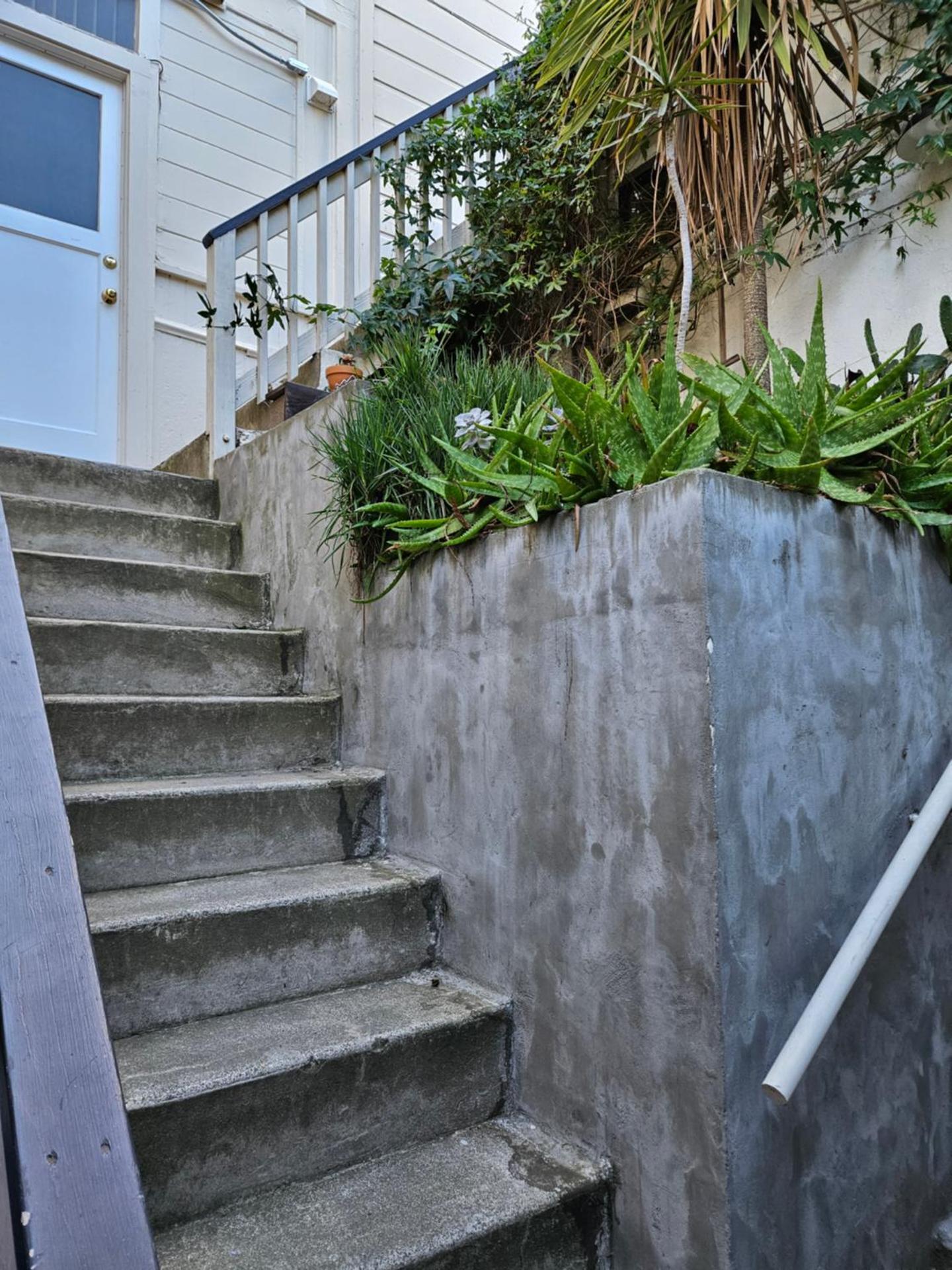 Charming 2BR Cottage with Bay and City Views-Gated Luxury Private Place - Photo 4