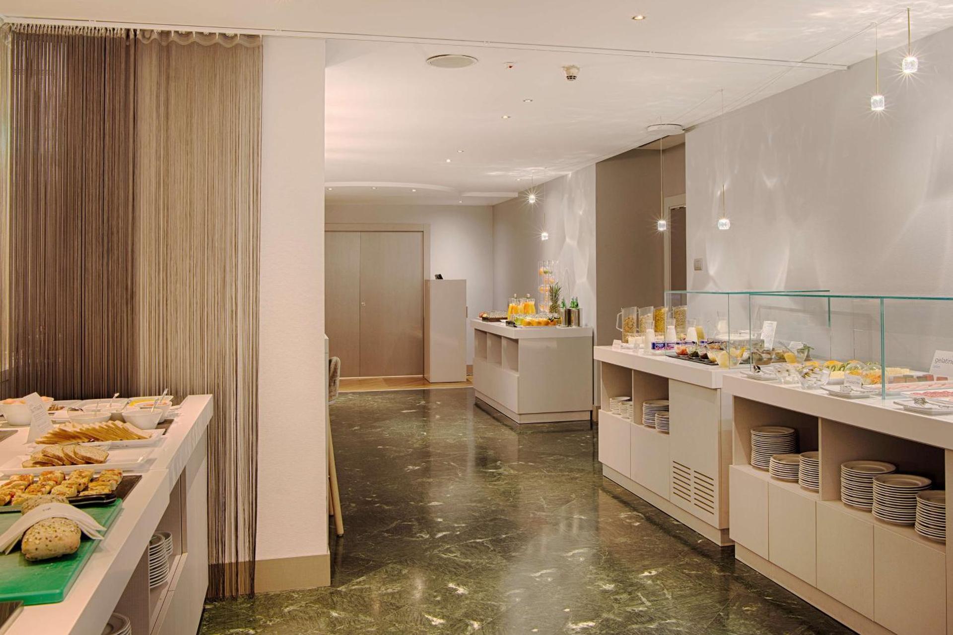 NH Torino Centro - Photo 17