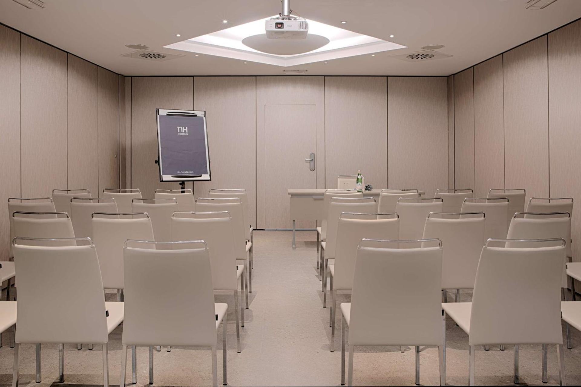 NH Torino Centro - Photo 23