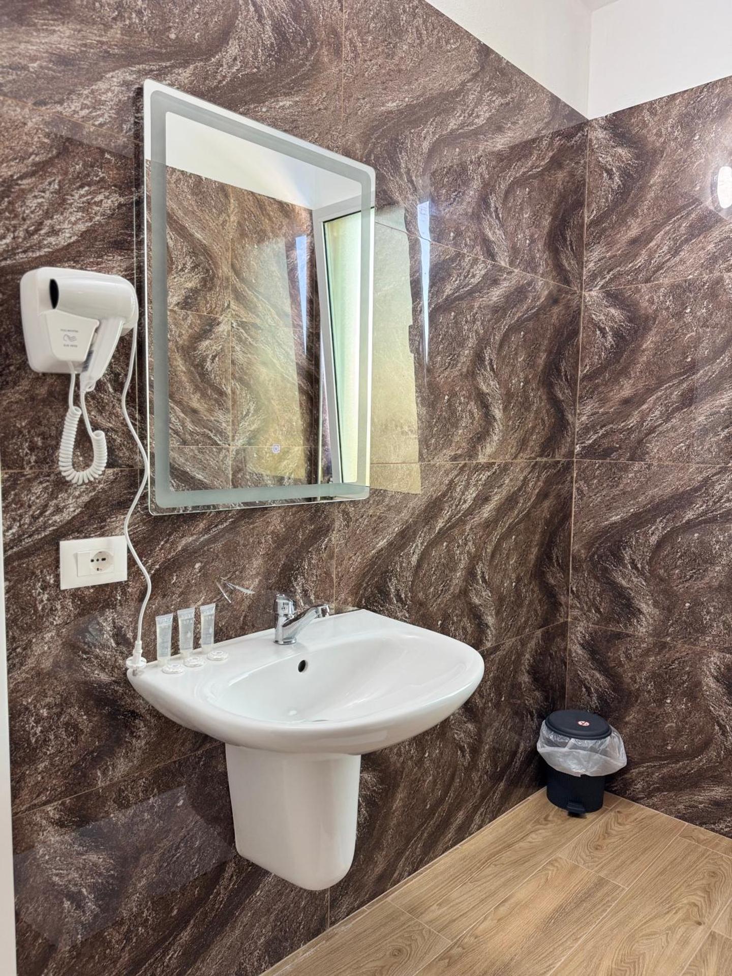 Aerostay hotel 1 km from airport - Photo 9