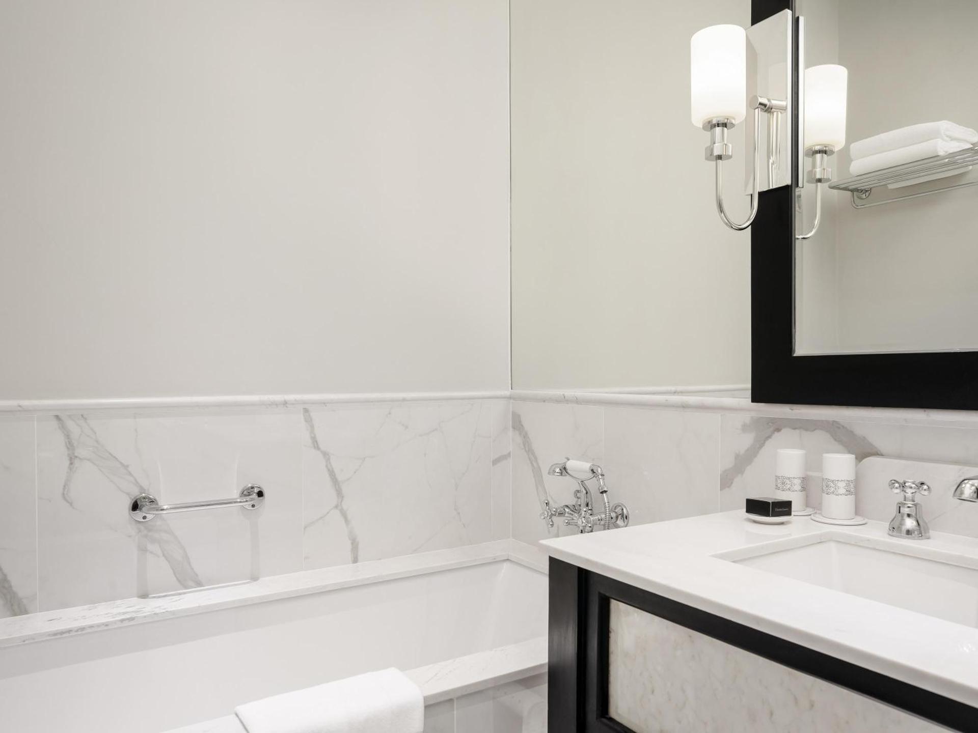 Raffles Hotel Le Royal - Photo 39