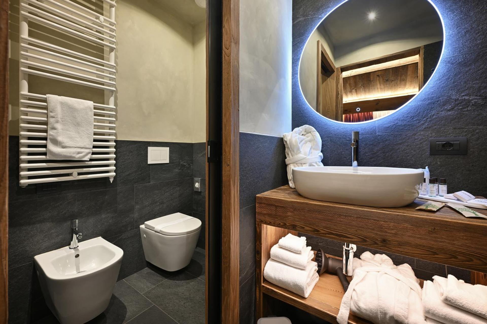 Hotel Piccolo Tibet - Photo 76