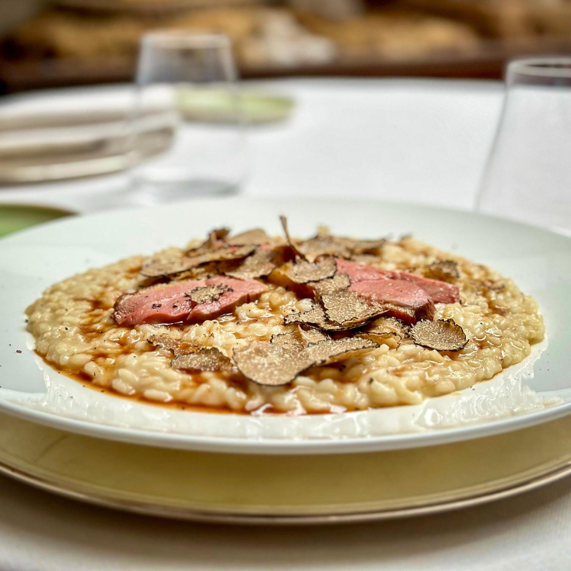 Parizzi Suites&Studio Restaurant - Photo 22