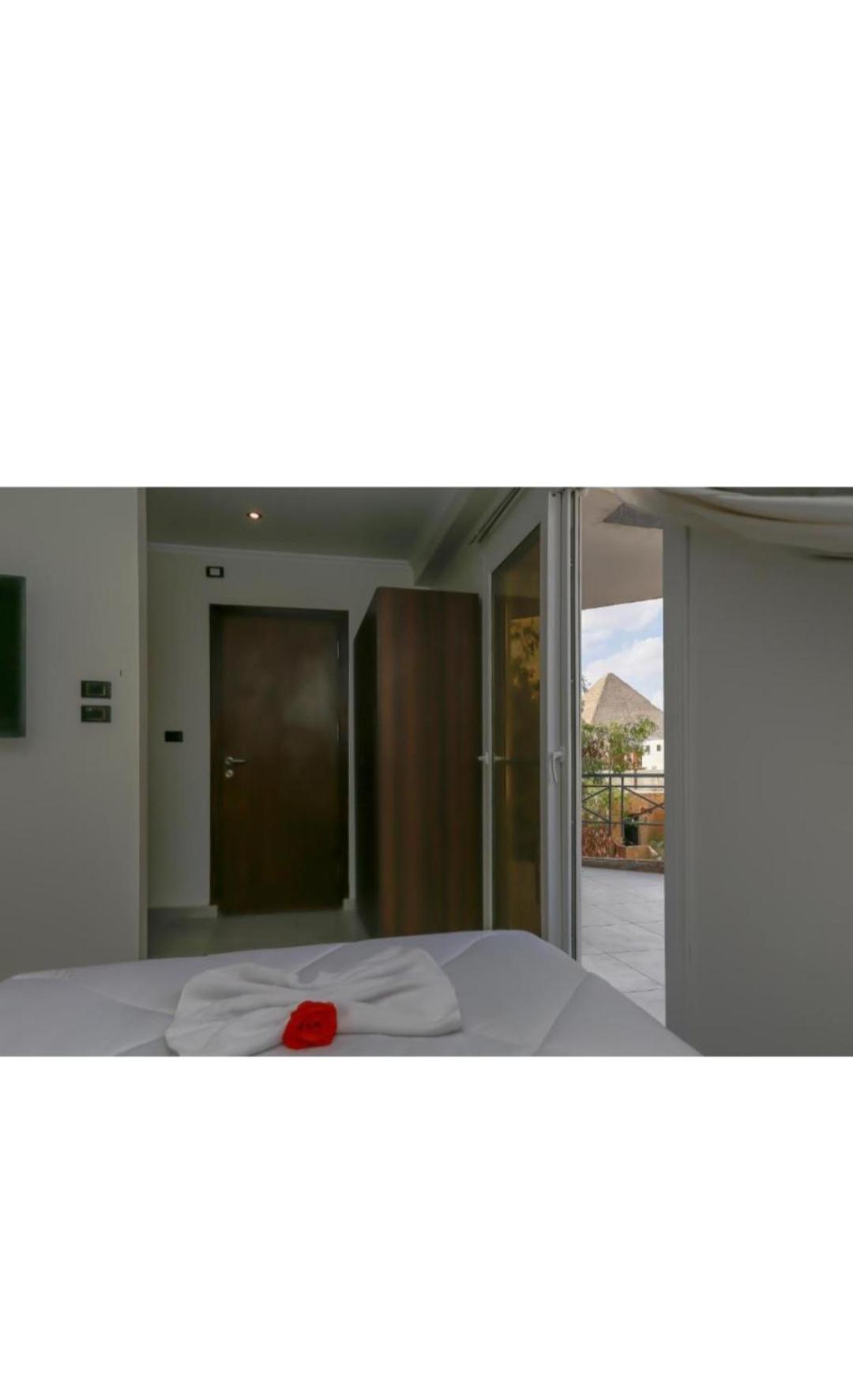 Falcon pyramids inn - Photo 10