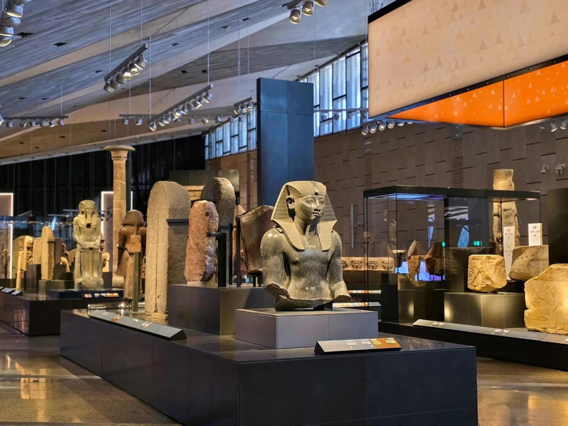 Falcon pyramids inn - Photo 26