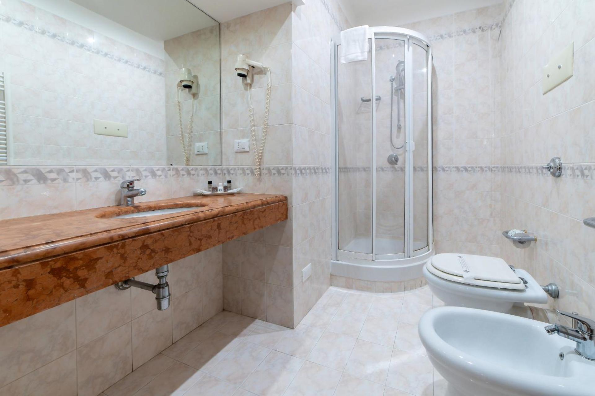 Massimo Plaza Hotel - Photo 6