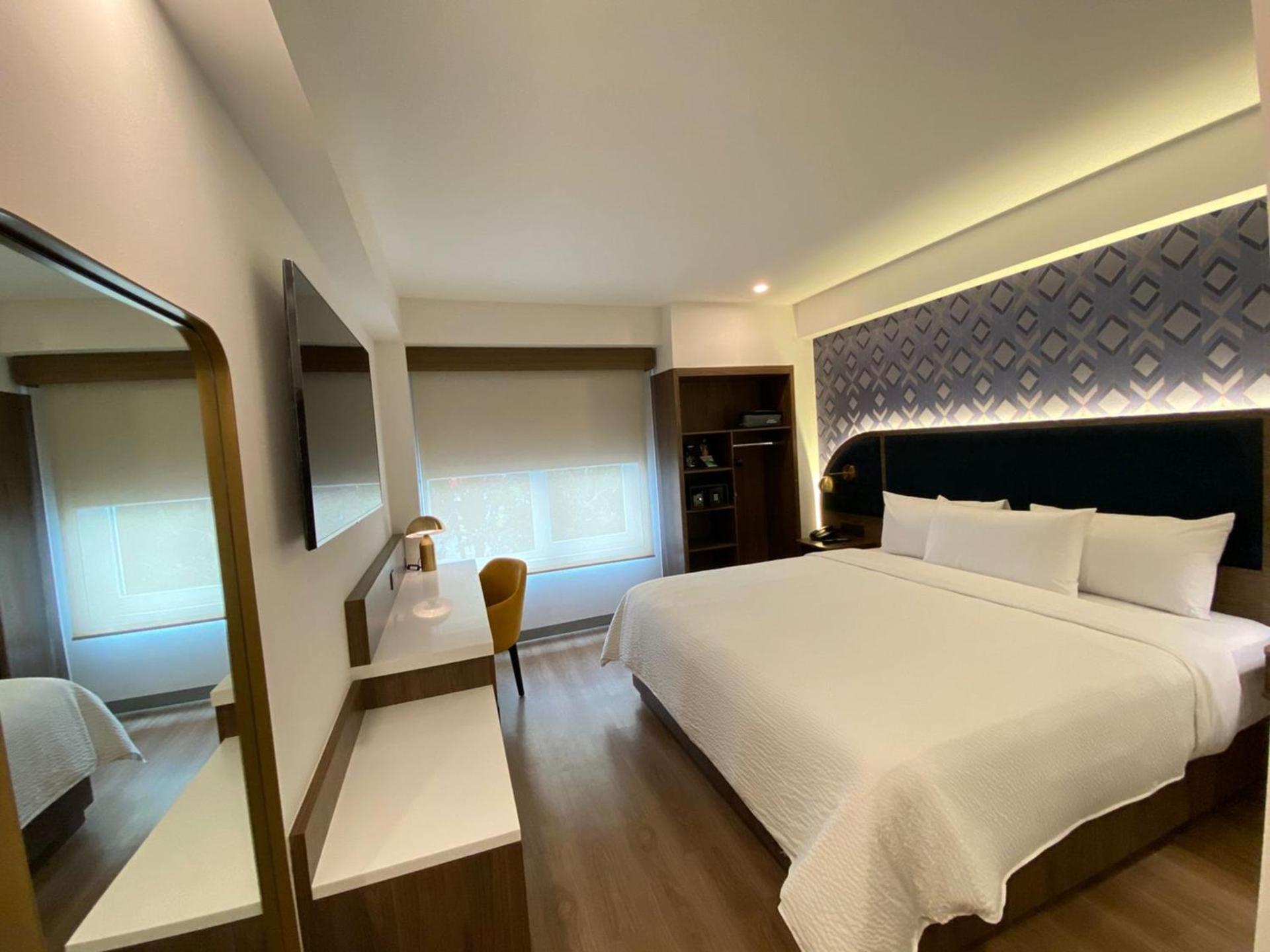 Standard King Room with City View