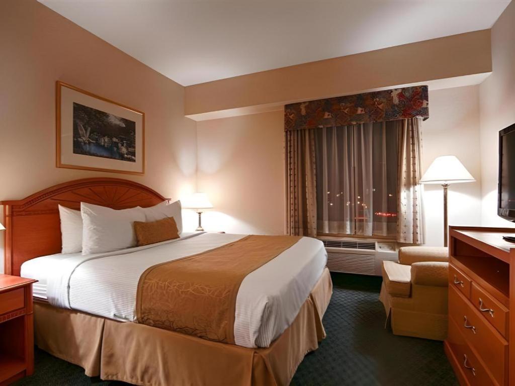 Best Western Plus Executive Inn - Photo 107