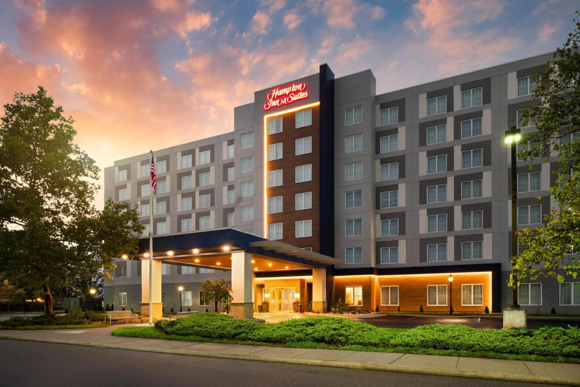 Hampton Inn & Suites By Hilton- Newark Airport Elizabeth - Photo 6