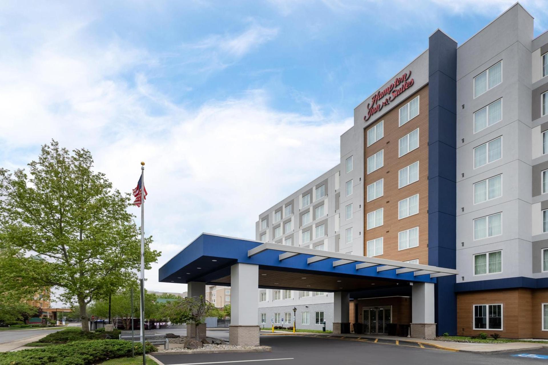 Hampton Inn & Suites By Hilton- Newark Airport Elizabeth - Photo 5