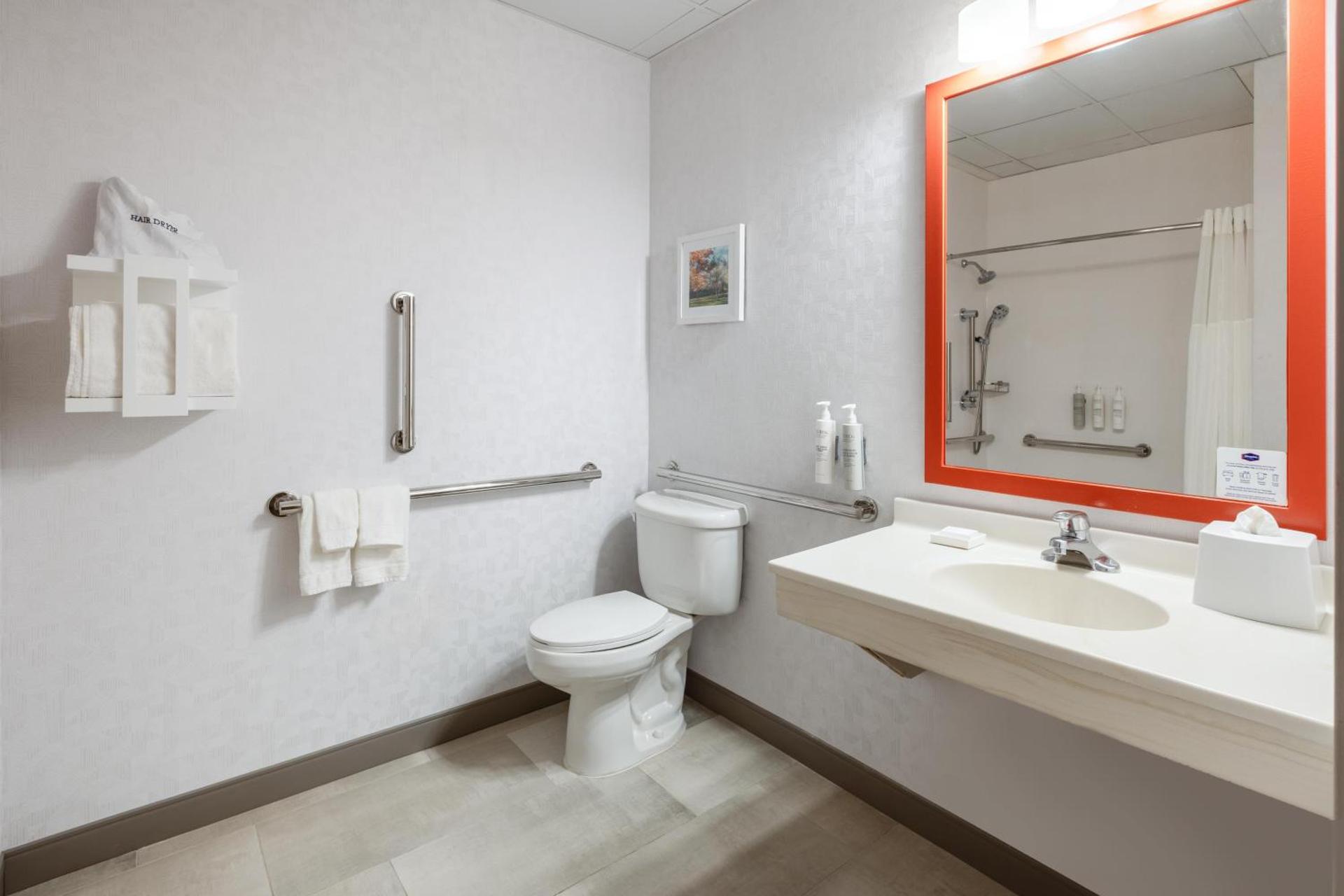 Hampton Inn & Suites By Hilton- Newark Airport Elizabeth - Photo 43