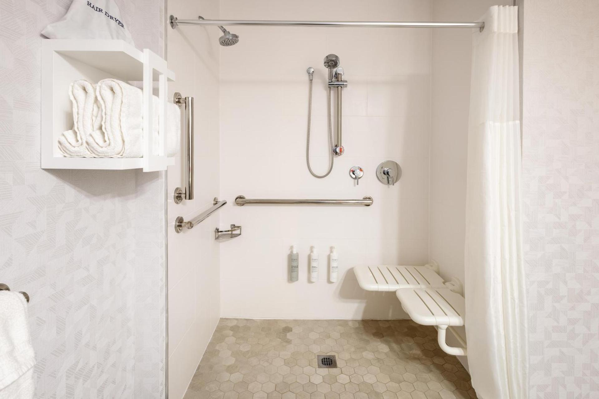 Hampton Inn & Suites By Hilton- Newark Airport Elizabeth - Photo 26
