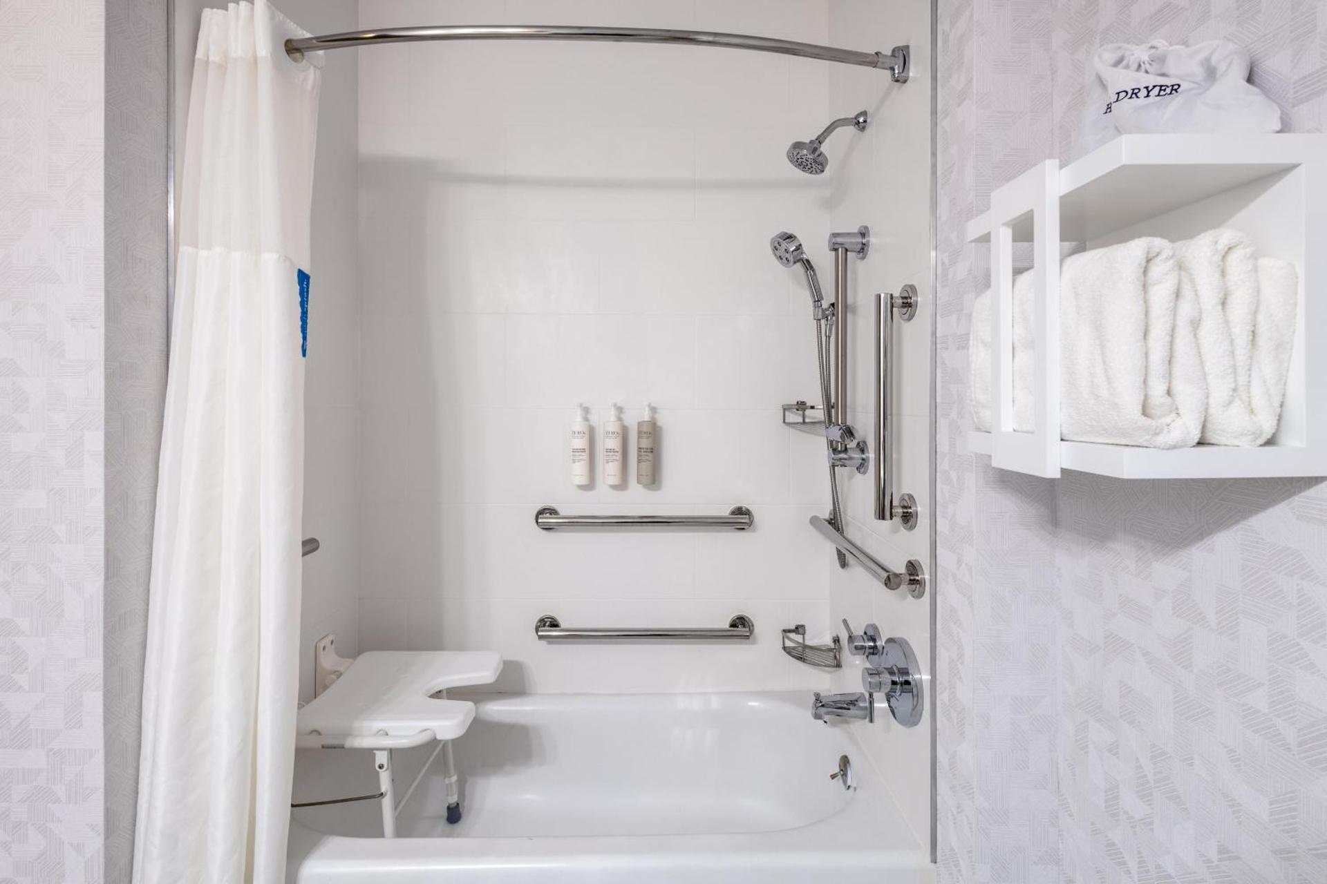 Hampton Inn & Suites By Hilton- Newark Airport Elizabeth - Photo 21