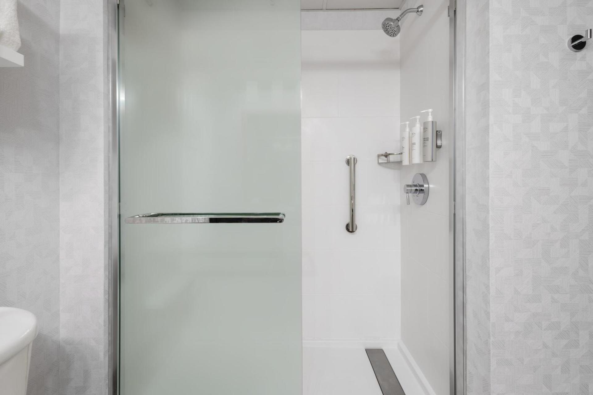 Hampton Inn & Suites By Hilton- Newark Airport Elizabeth - Photo 10