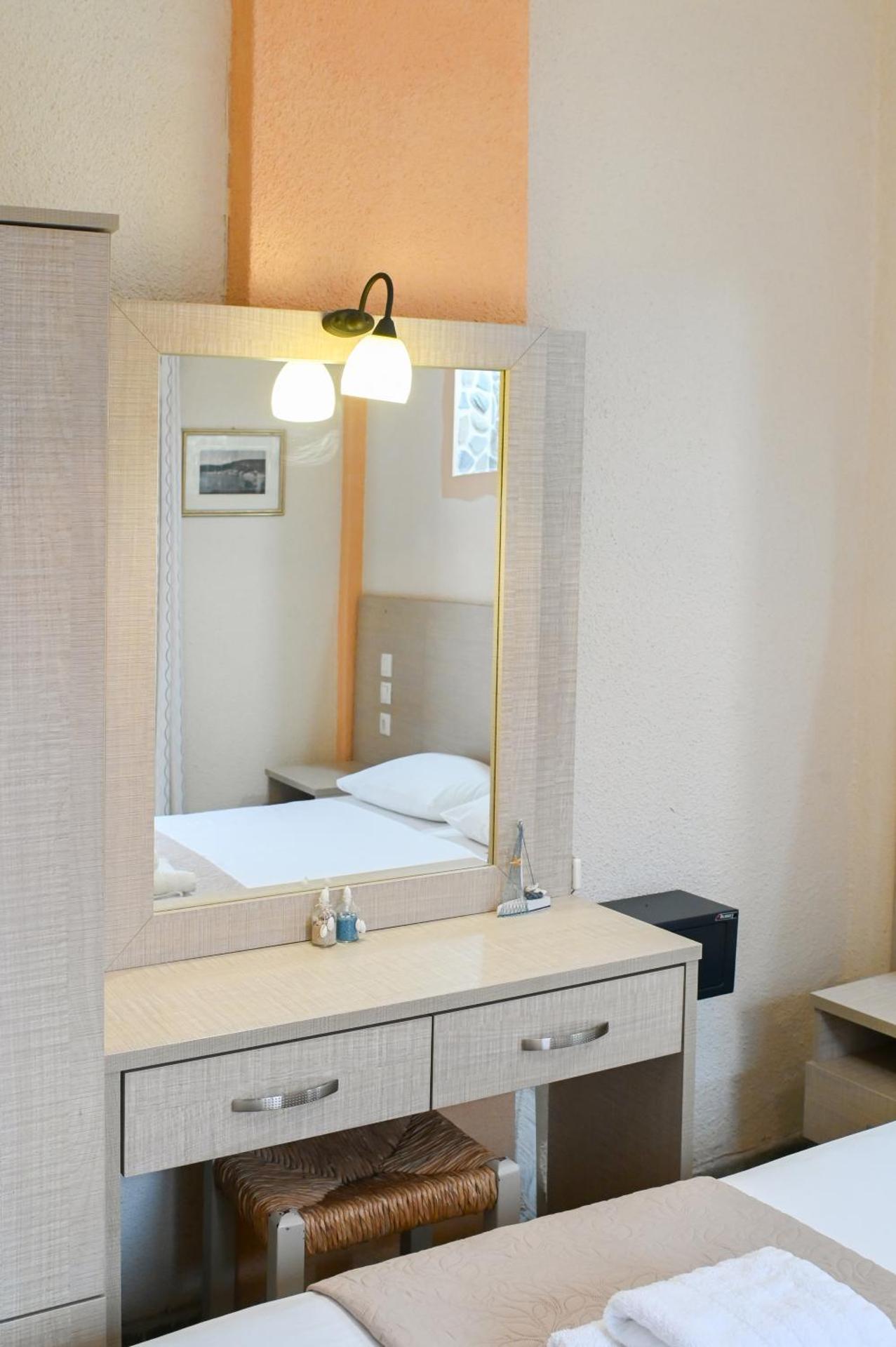 Agnanti Hotel Apartments - Photo 4