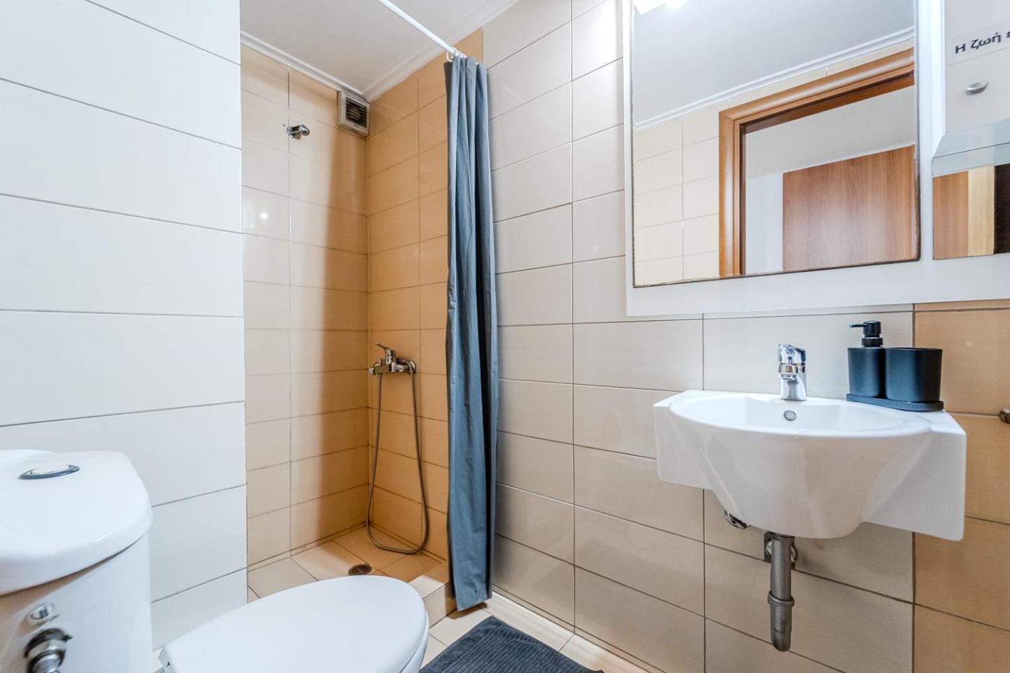 Piraeus Bright Apt - Photo 8