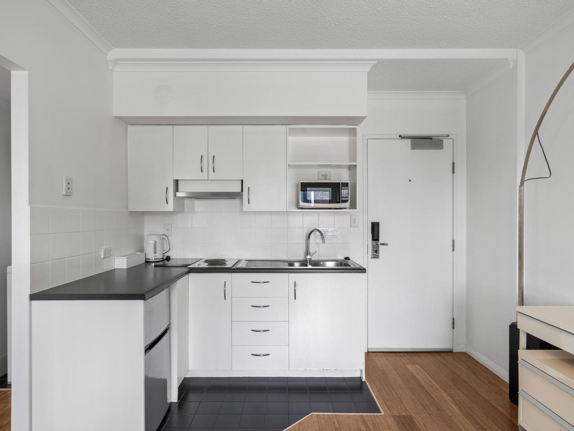 Central Brunswick Apartment Hotel - Photo 43