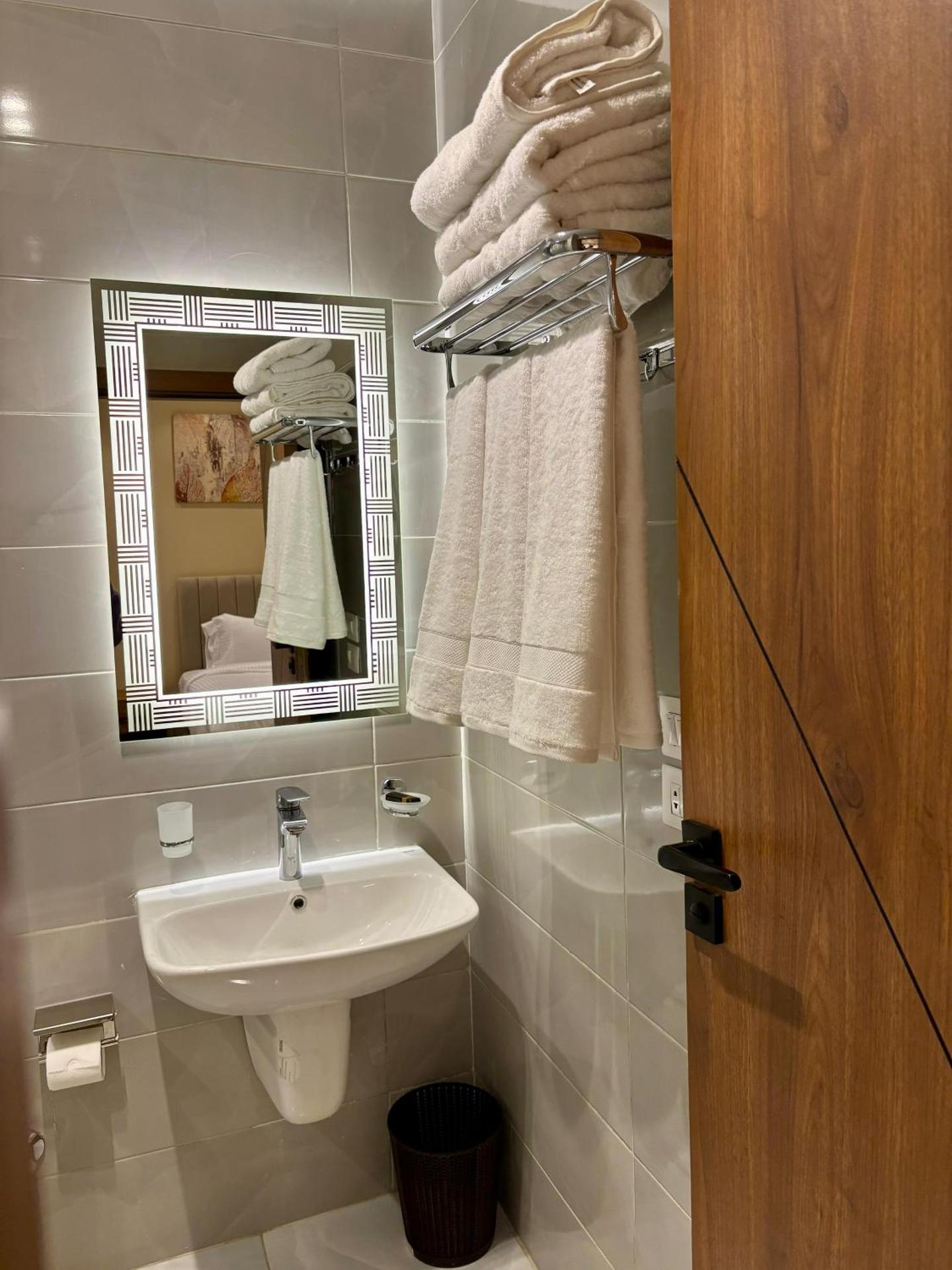 The Palace Pyramids View Hotel - Photo 81