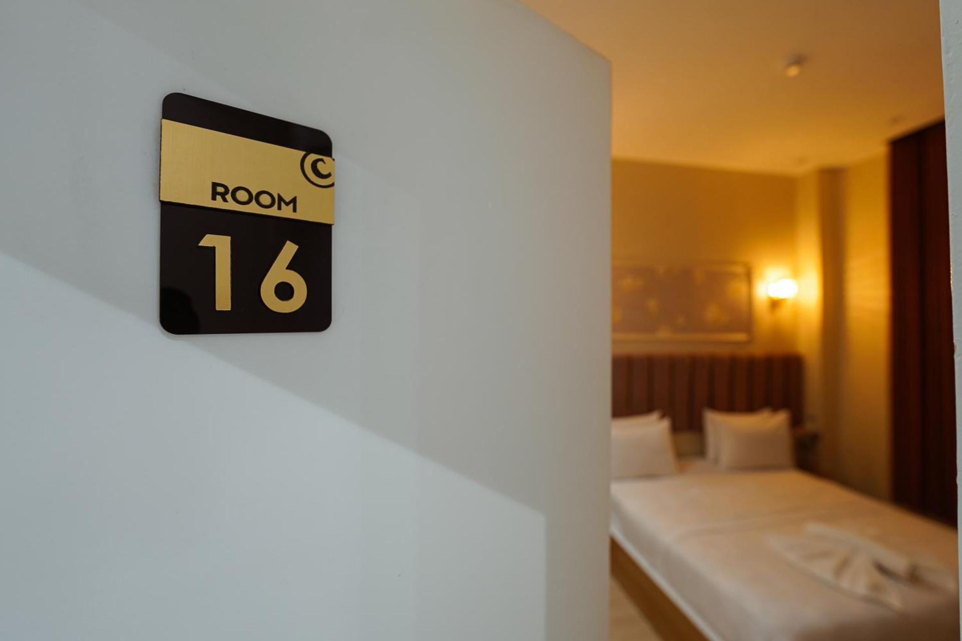 KASTELLO ROIAL PLAzA - Photo 55