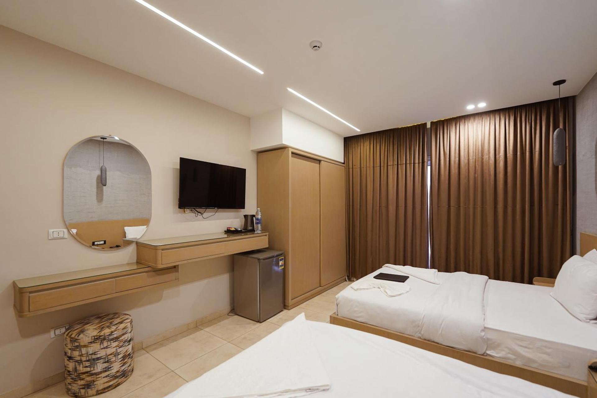 Deluxe Double or Twin Room with City View