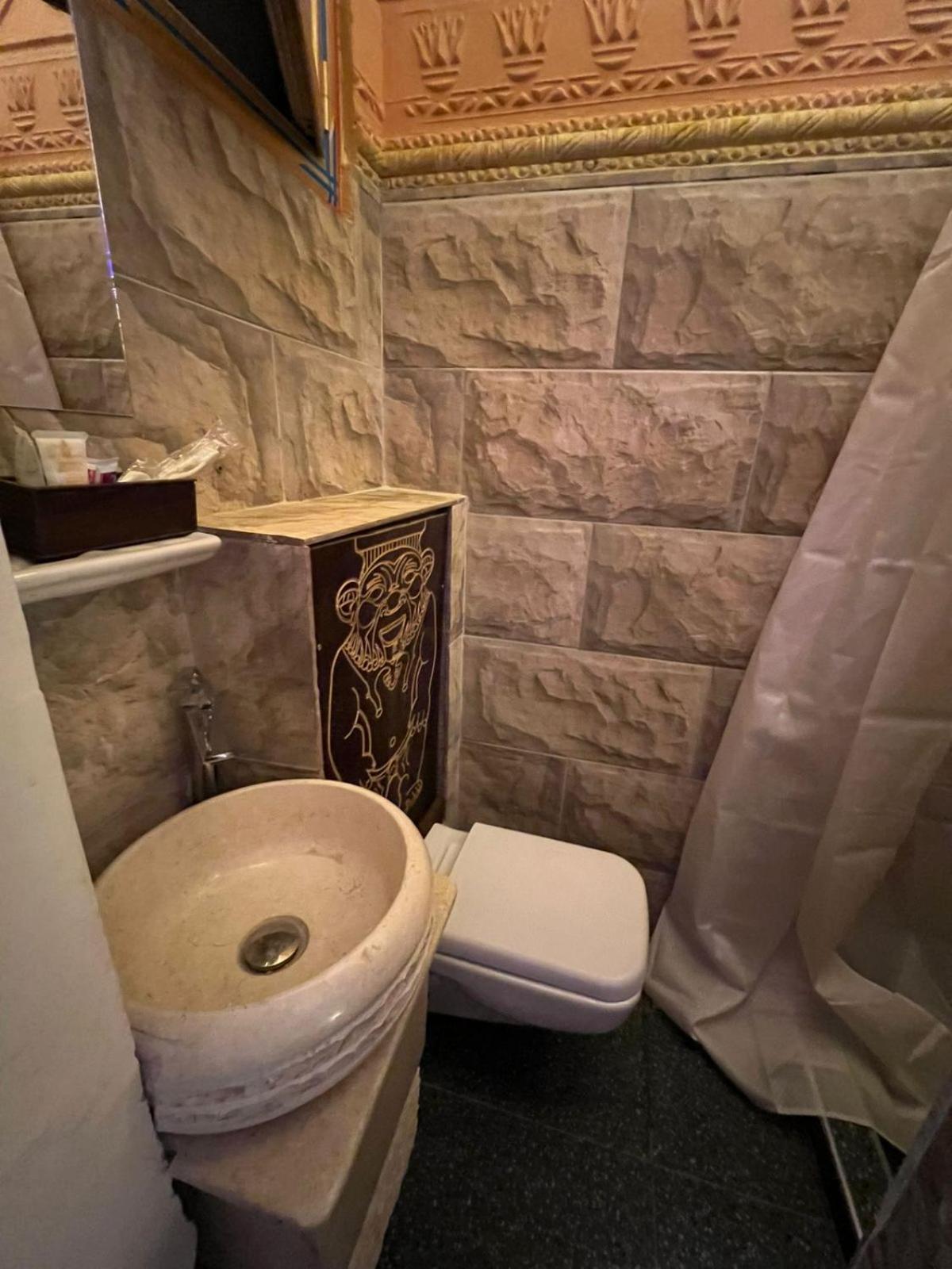 Pyramids Mystery Inn - Photo 34