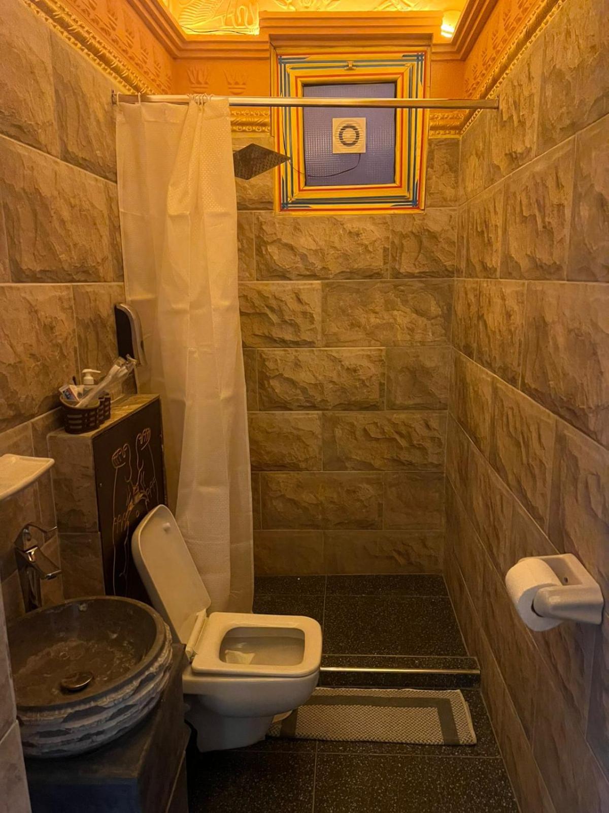 Pyramids Mystery Inn - Photo 29