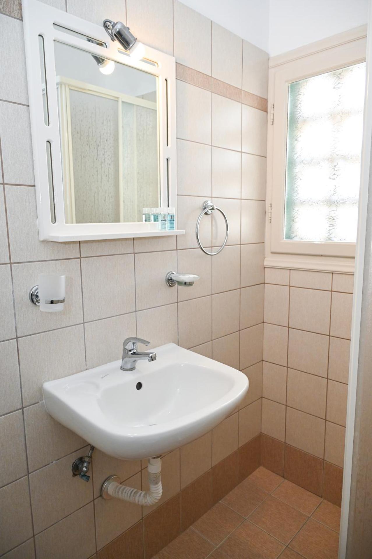 Akrothalassia - Photo 80