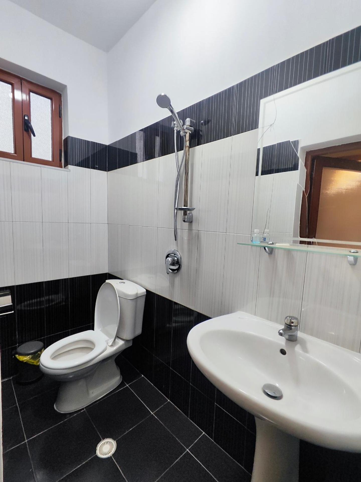 Waypoint Inn - Photo 10