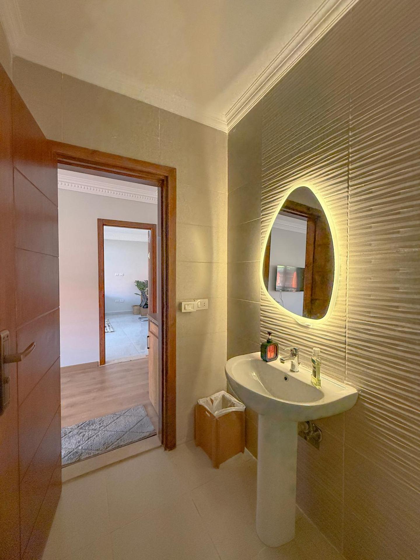 Jira Inn Hotel - چيران - Photo 81