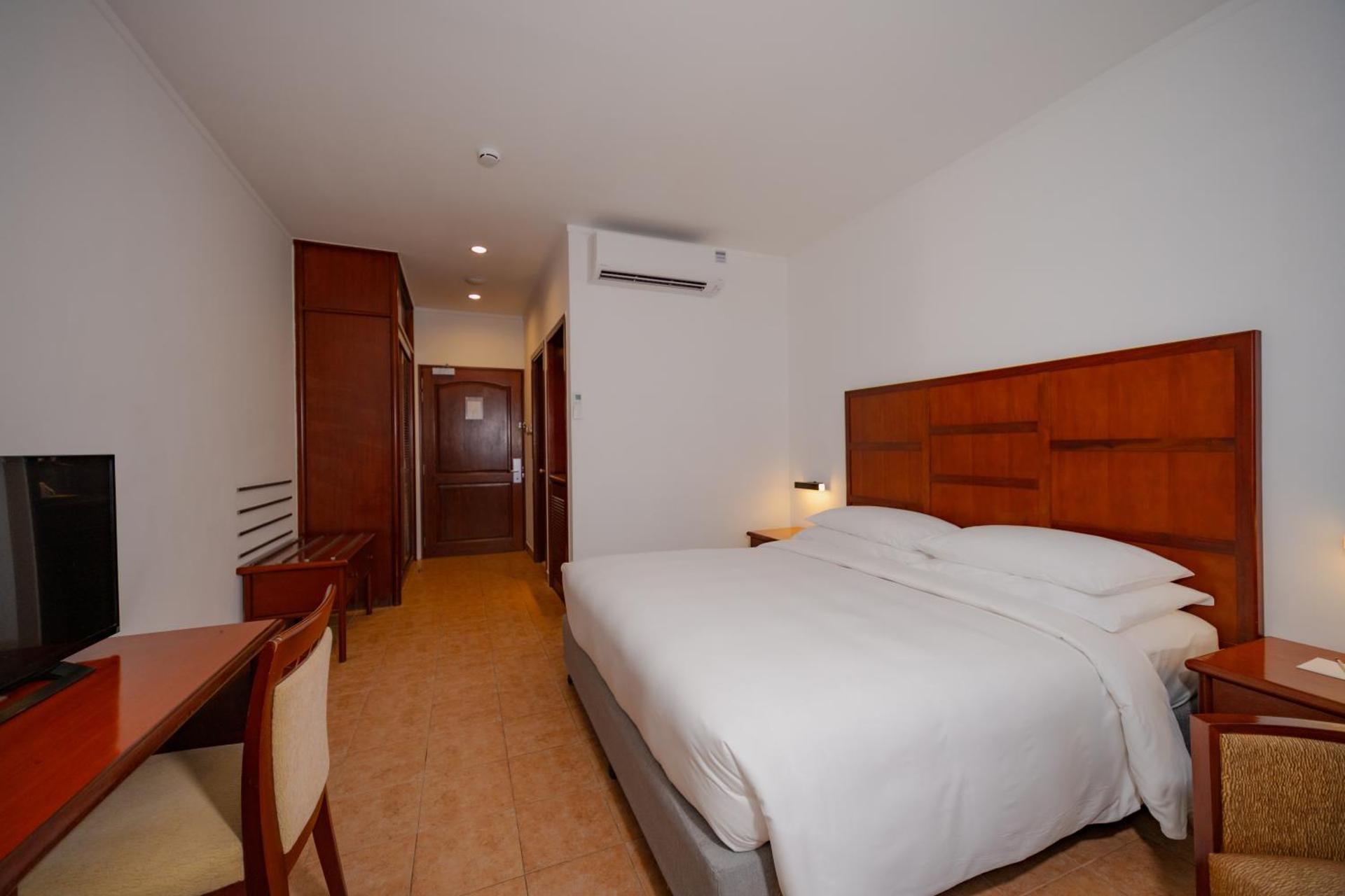 Hulhule Island Hotel- Private Beach Access & Airport Pick-up and Drop - Photo 13