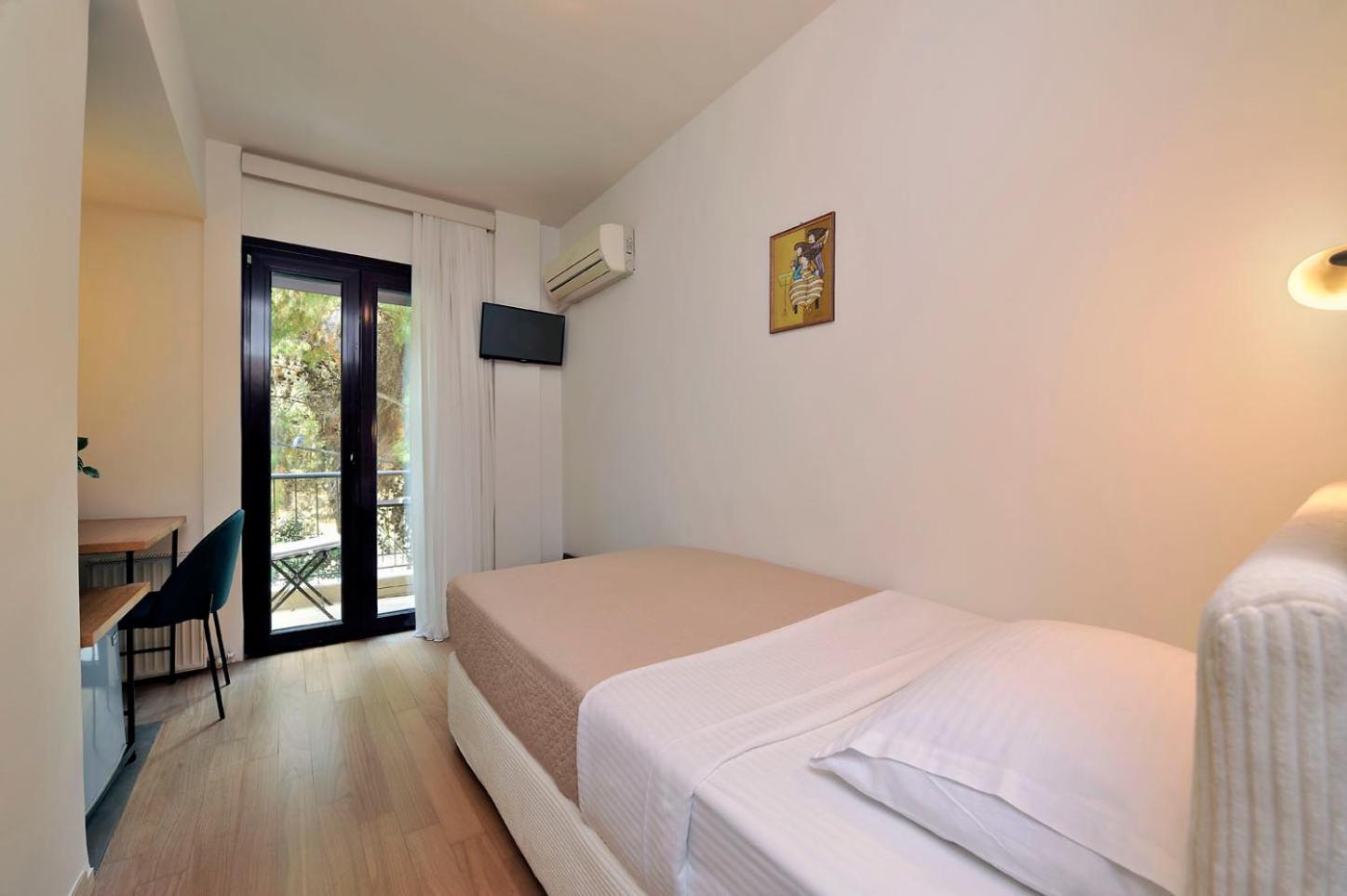 Dryades & Orion Hotel - Photo 4