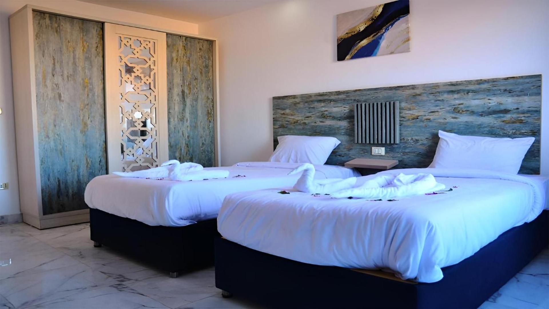 Queen T Suites All Inclusive resort - Photo 32