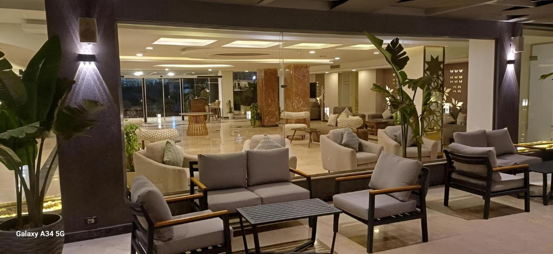 Queen T Suites All Inclusive resort - Photo 10