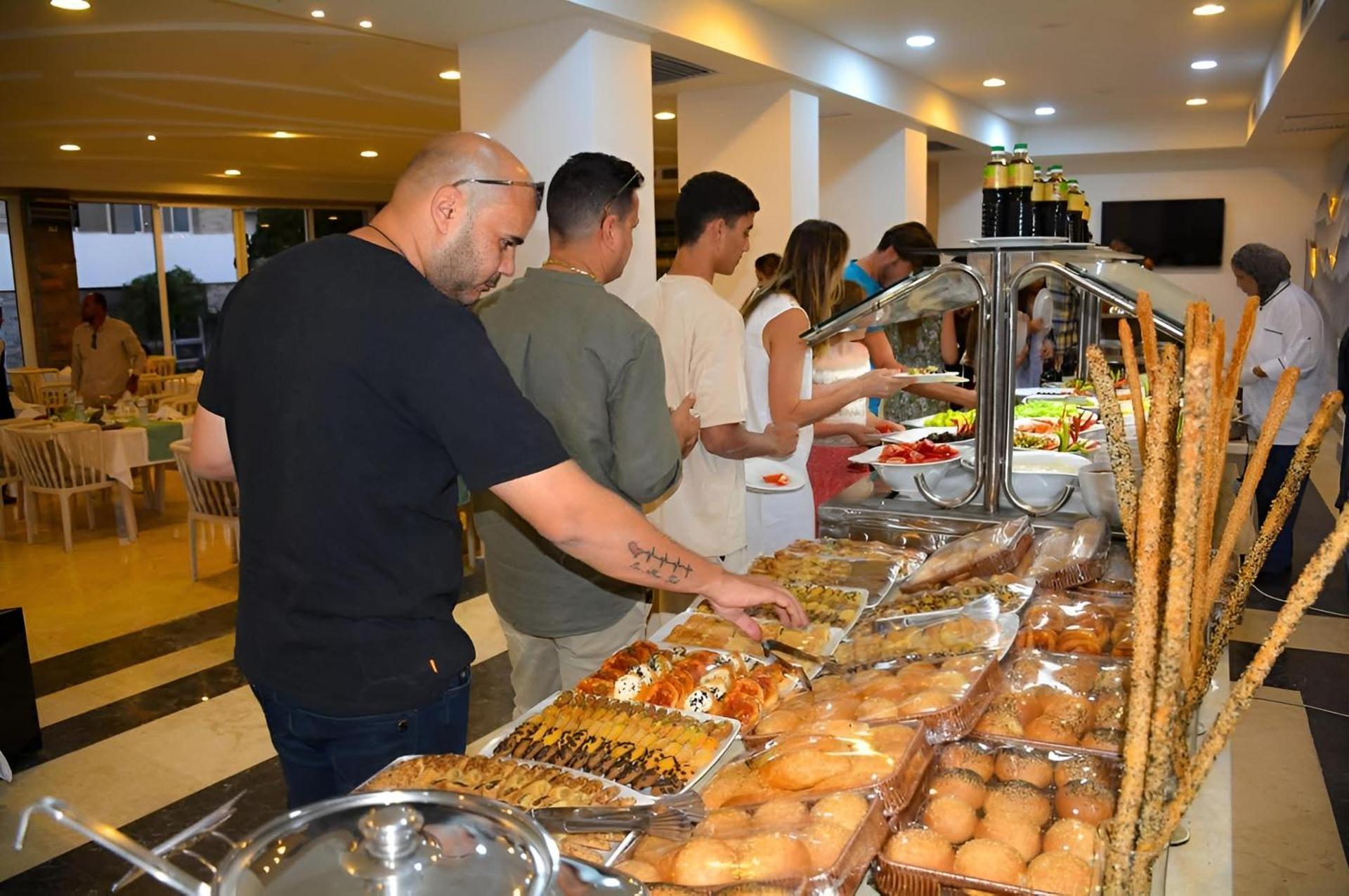 Queen T Suites All Inclusive resort - Photo 6