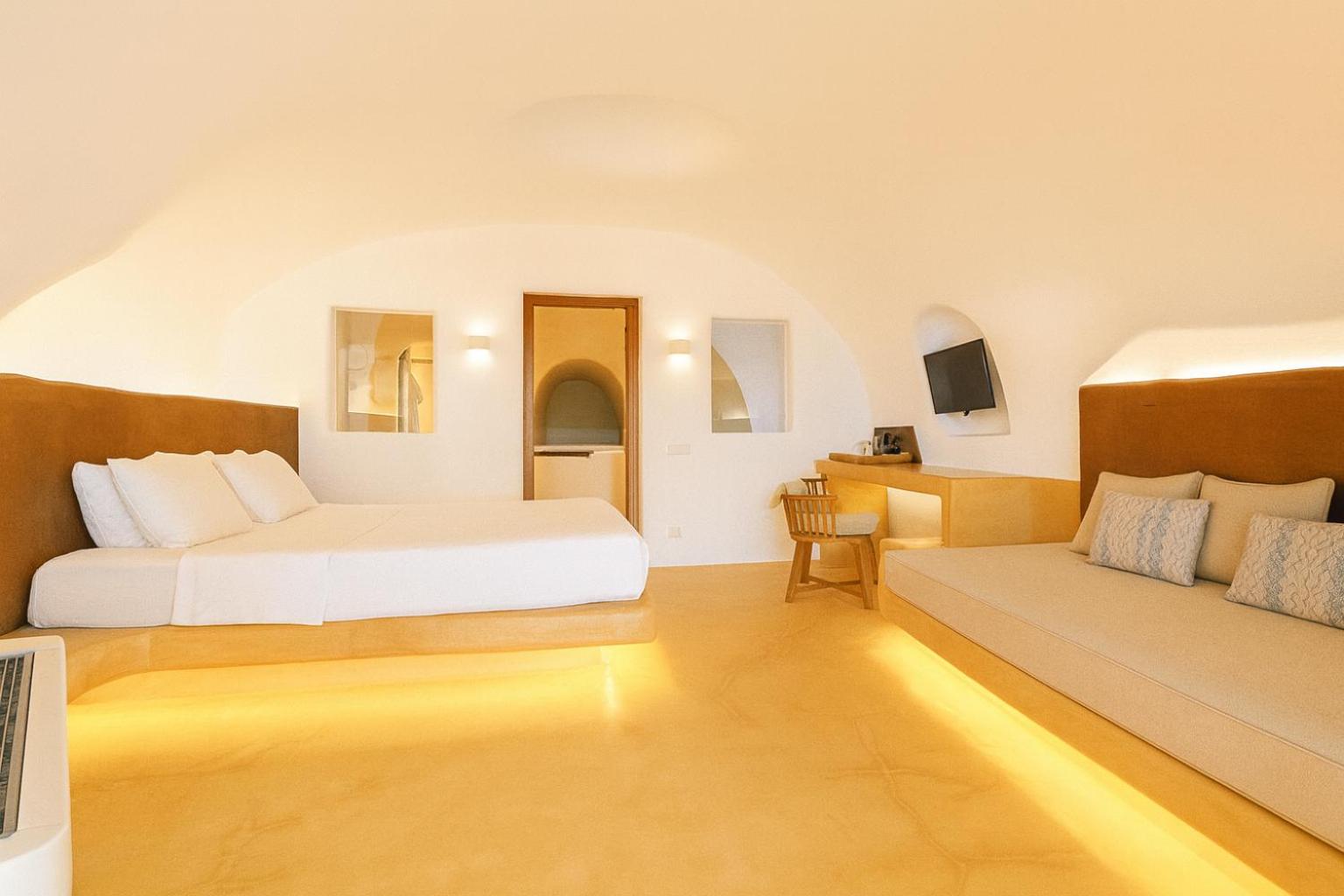 Deluxe Suite with Spa Bath