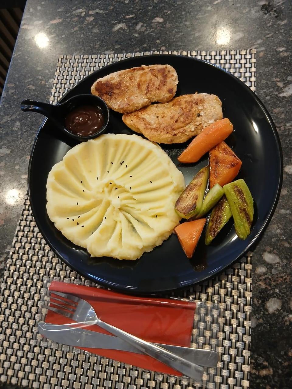 TK Royal & Spa - Photo 27