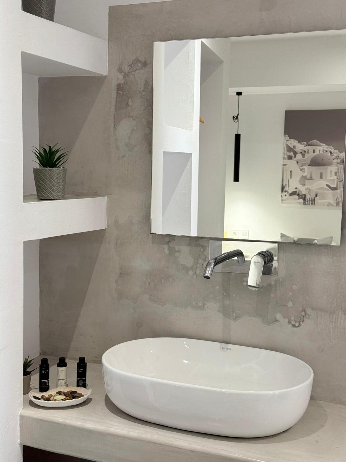 Fira Basement Studios - Photo 2