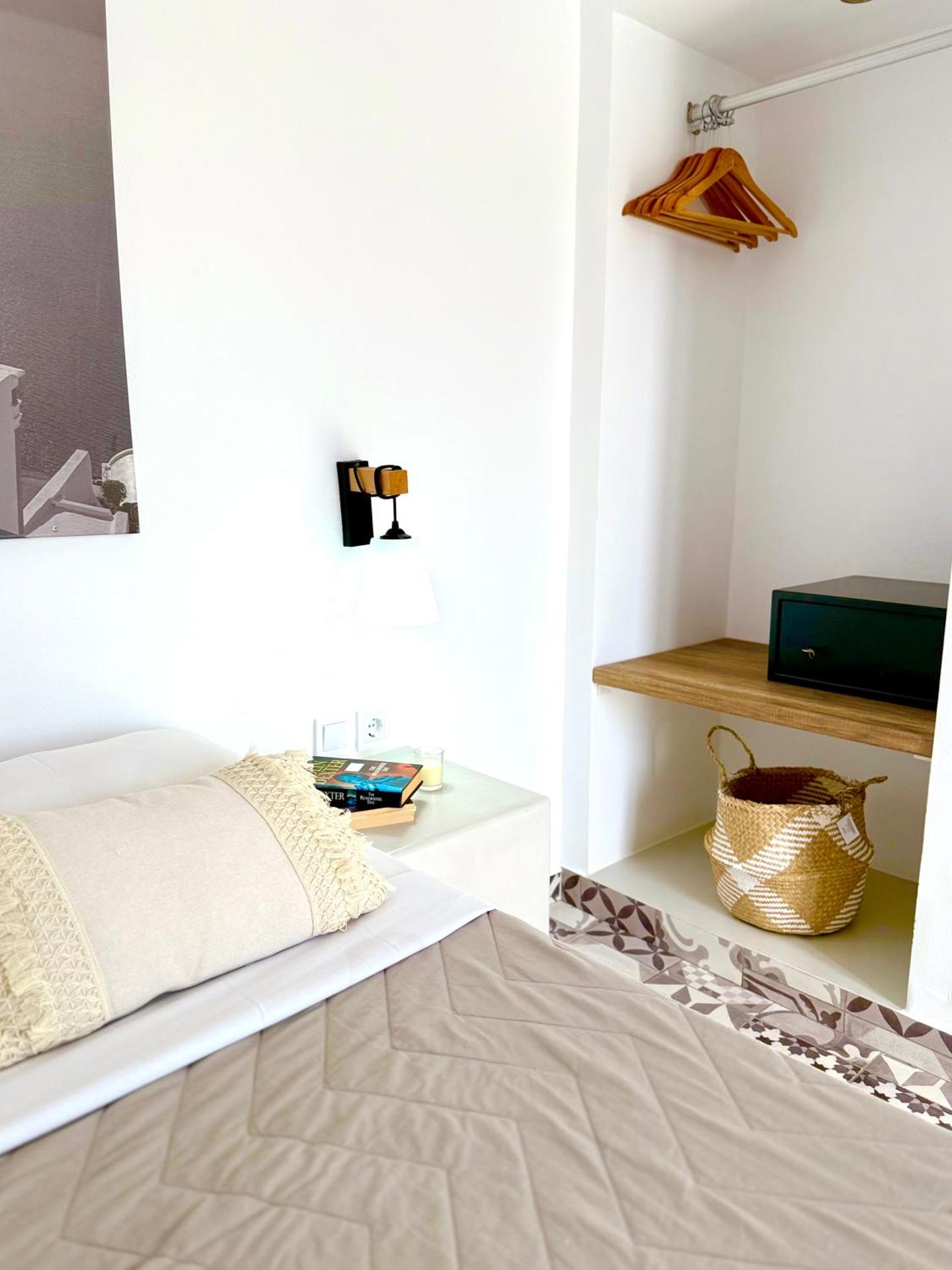 Fira Basement Studios - Photo 4