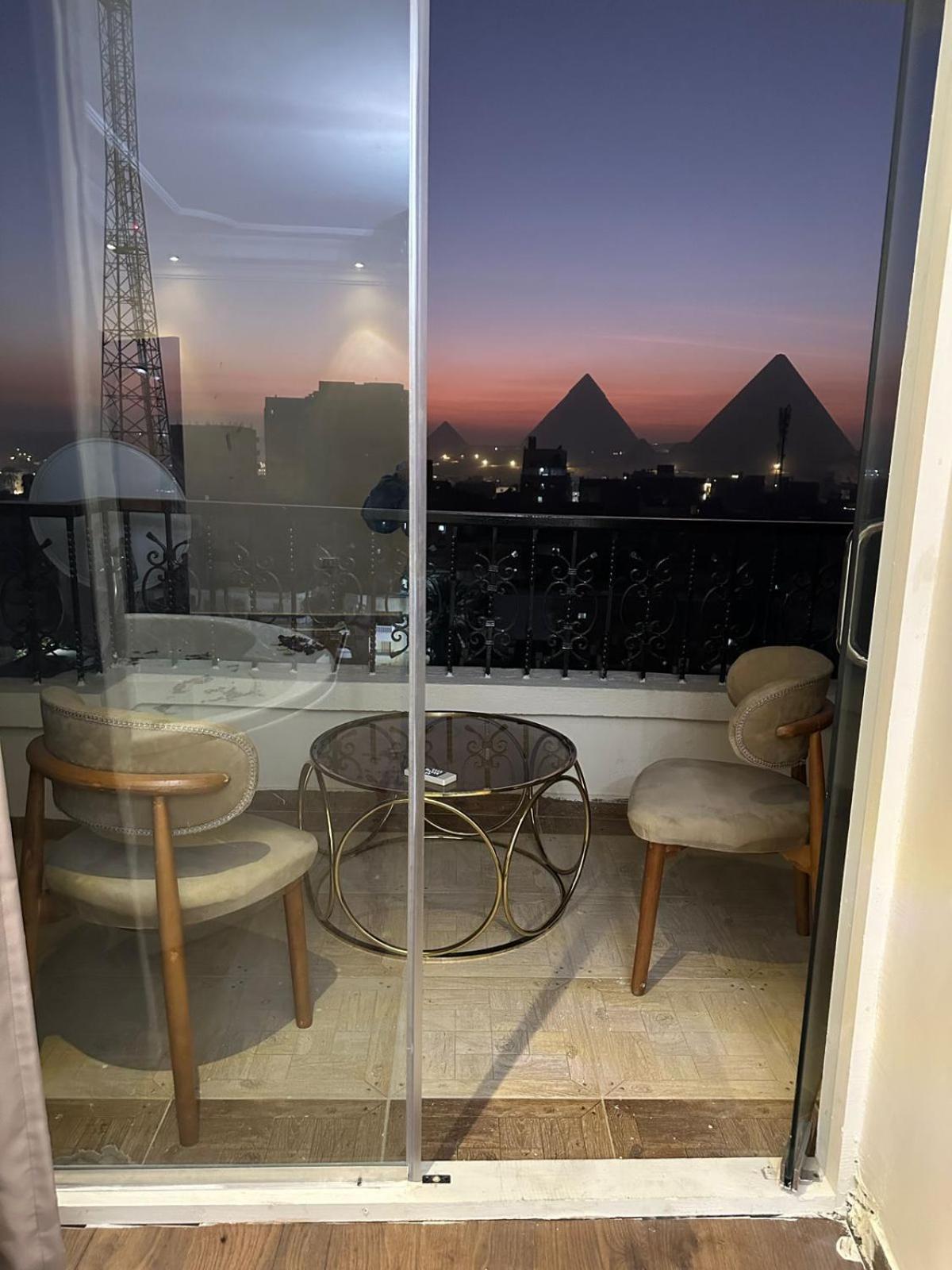 Three pyramids view & jacuzzi - Photo 44