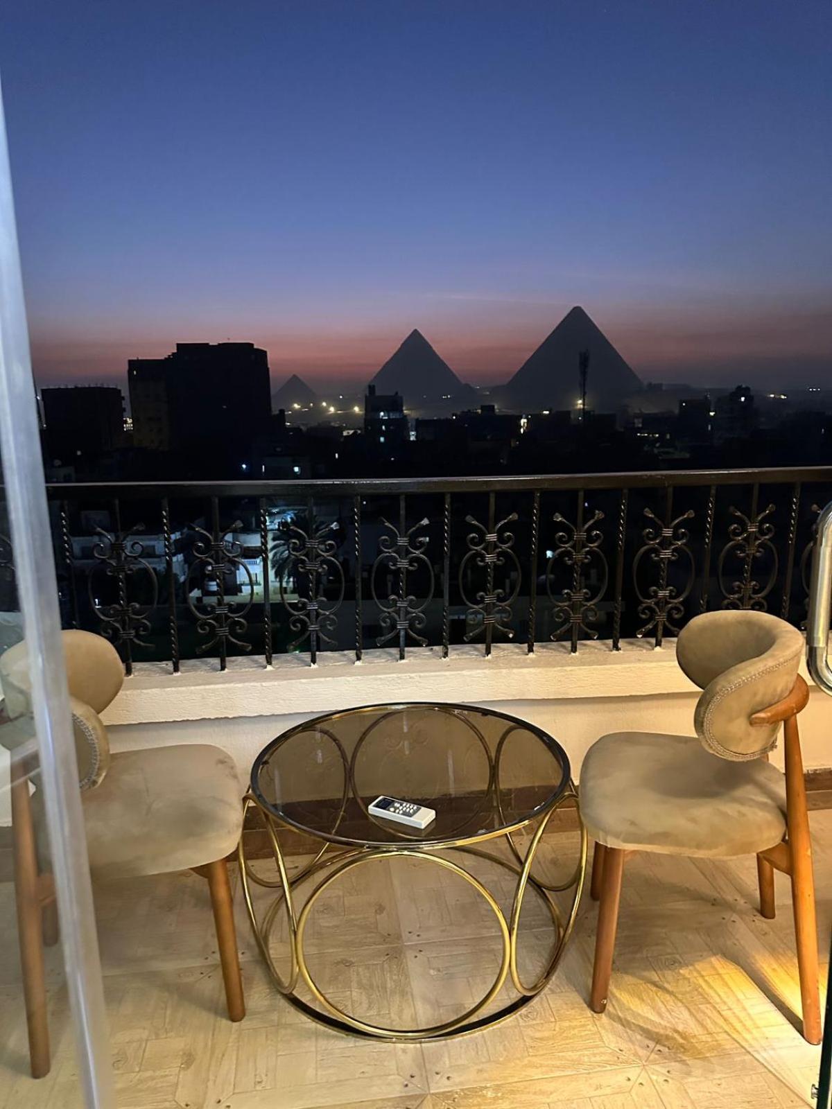 Three pyramids view & jacuzzi - Photo 46