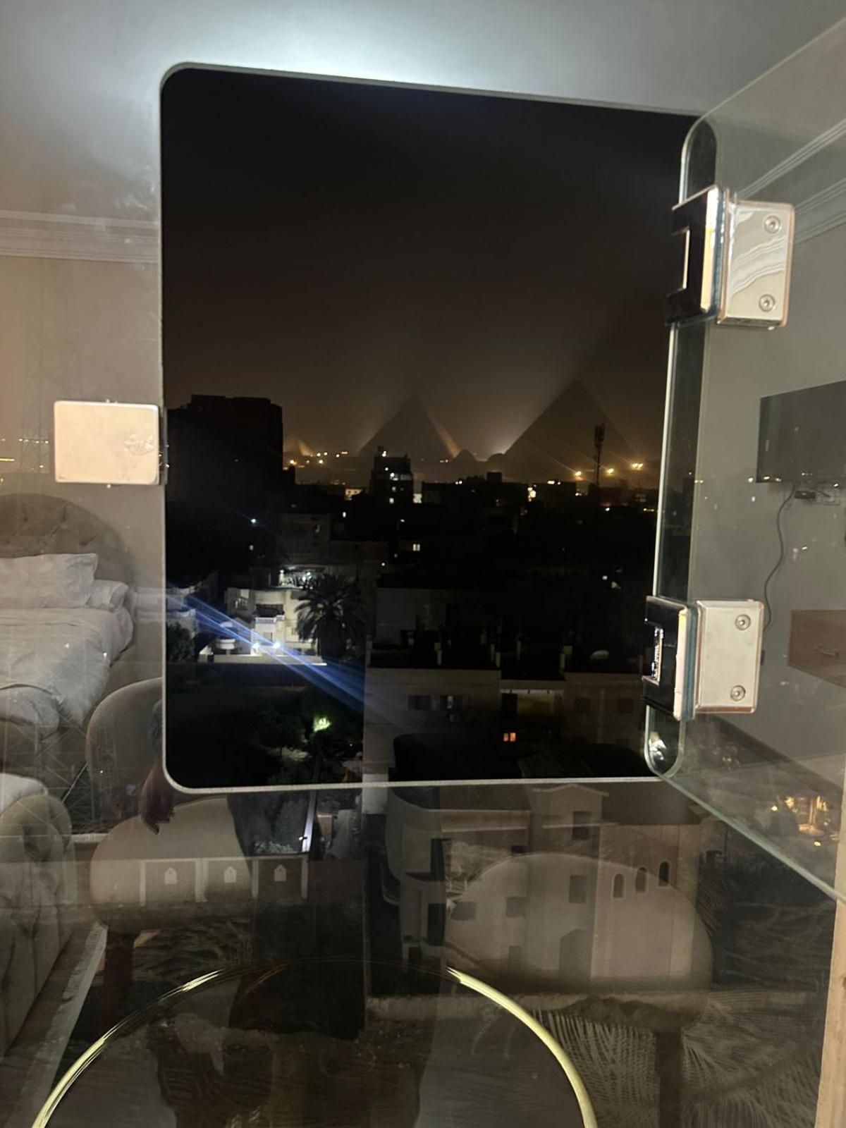 Three pyramids view & jacuzzi - Photo 49