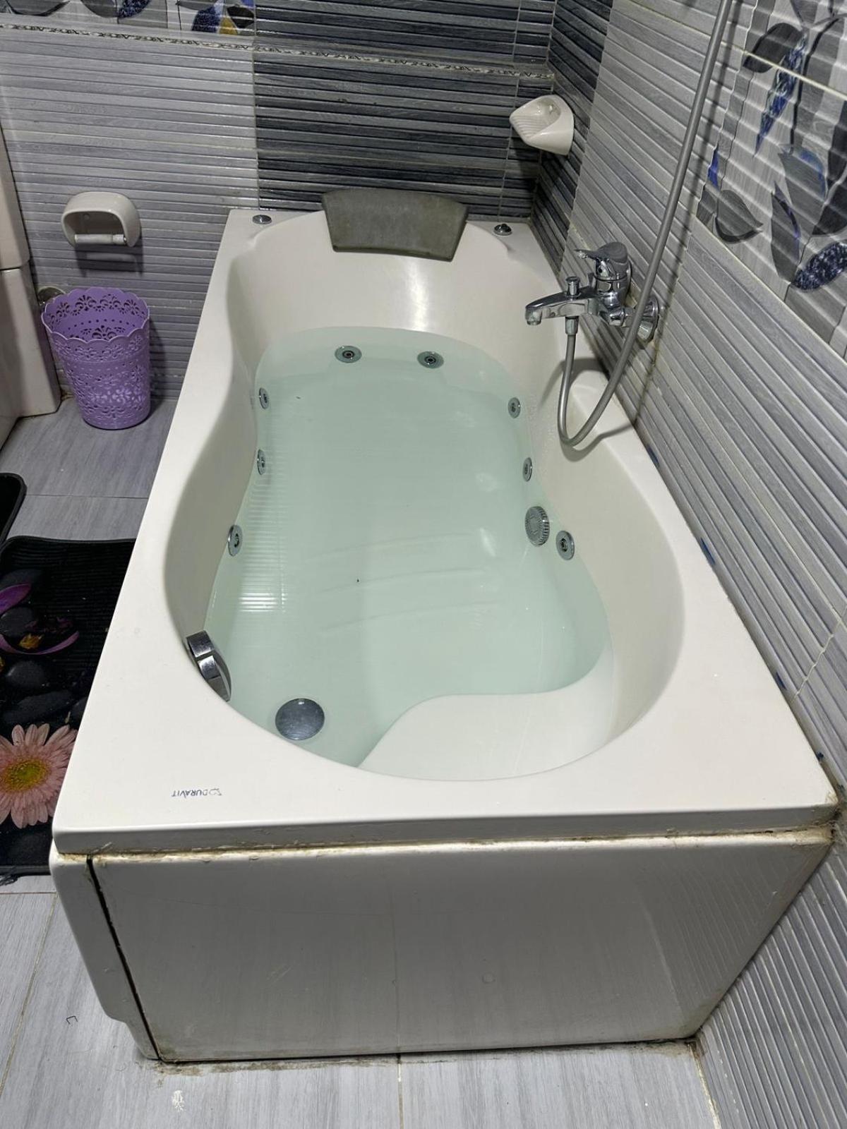 Three pyramids view & jacuzzi - Photo 27