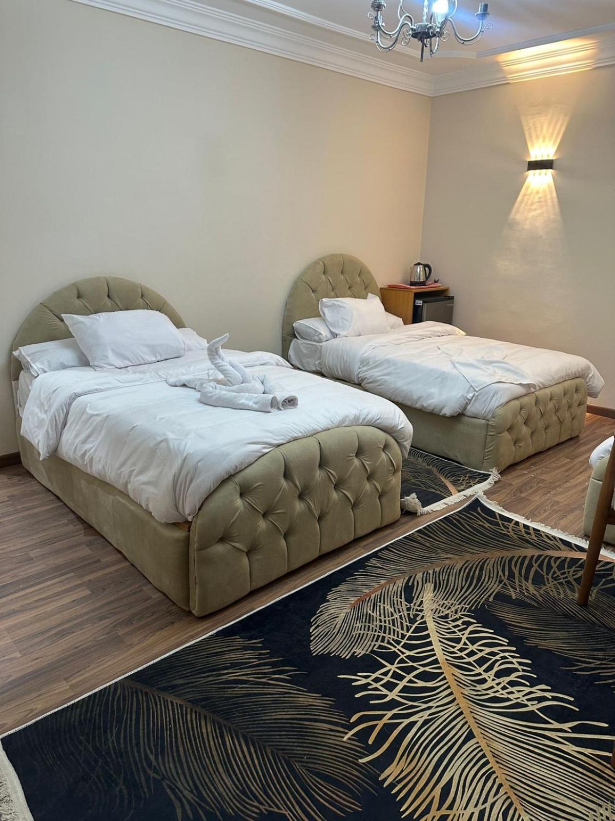 Three pyramids view & jacuzzi - Photo 31