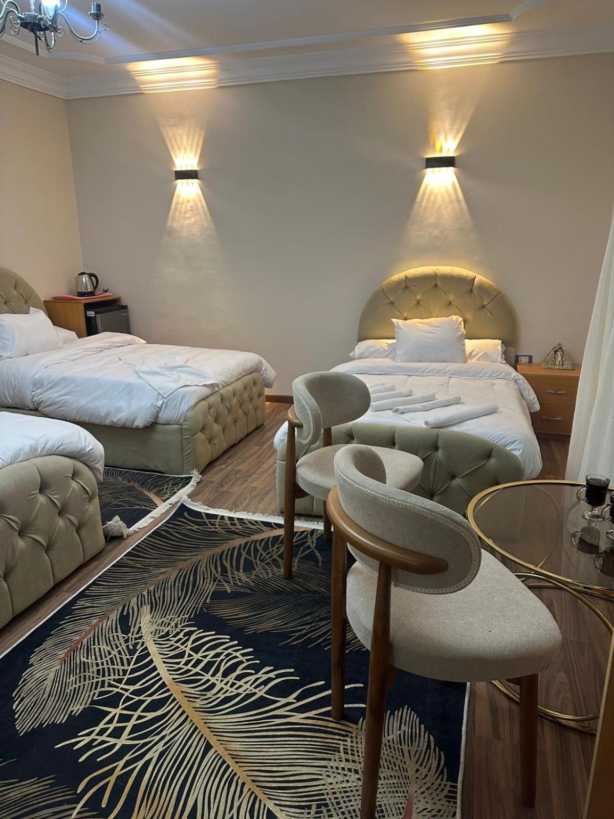 Three pyramids view & jacuzzi - Photo 59