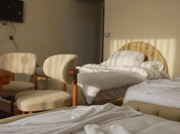 Three pyramids view & jacuzzi - Photo 7